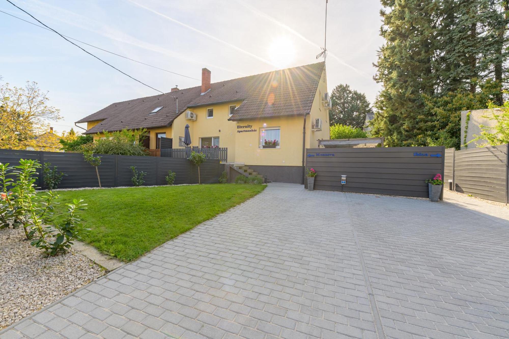 Eternity Apartmanhaz Keszthely Esterno foto